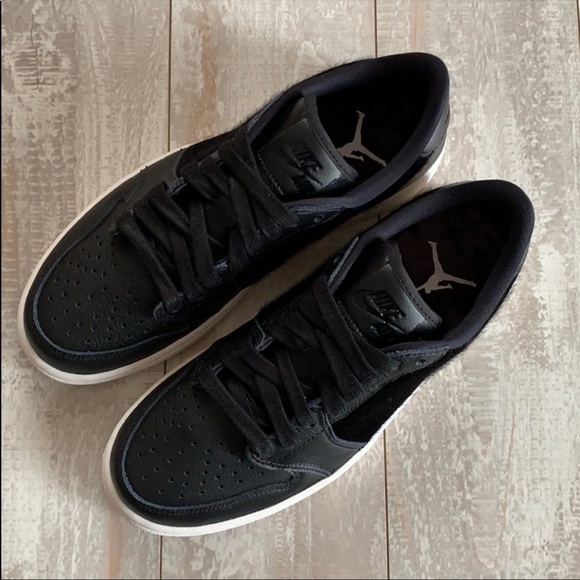 NWT Nike Air Jordan 1 Retro black - Picture 5 of 9